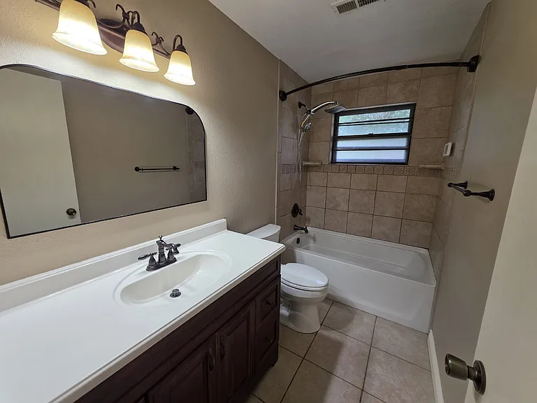 1806 SE Lawrence St — Photo 10