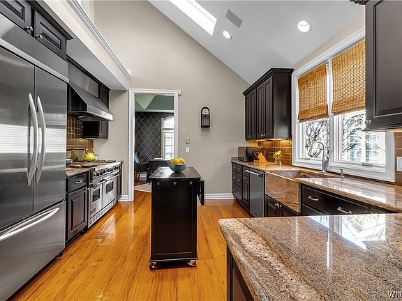 3rd image of 58 Summer Hill Ln
