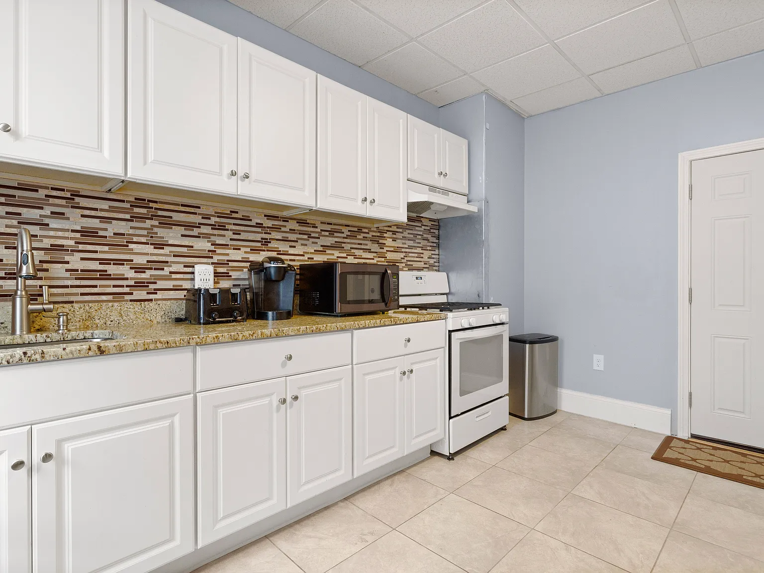 2 bed, 900 sqft, $2,450 — Photo 4