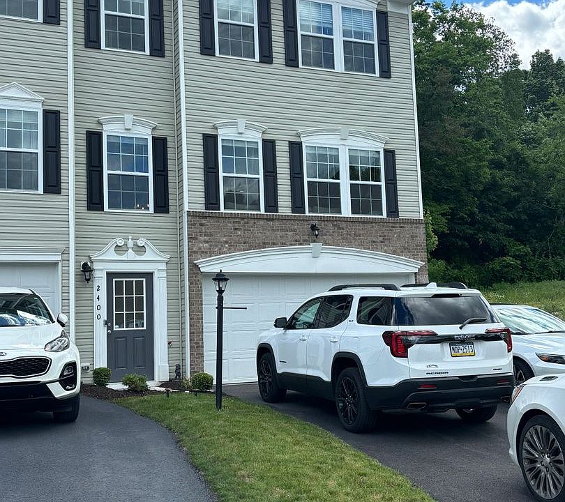 1st image of 2400 Canterbury Dr