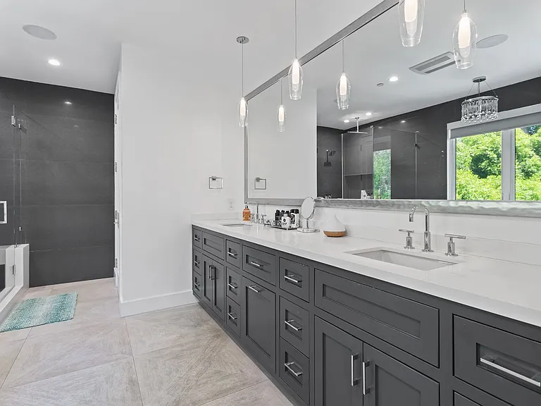 4435 Stansbury Ave — Photo 33