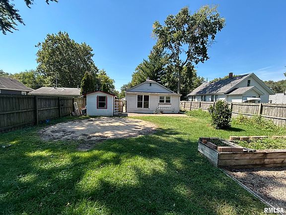 2nd image of 1202 Maple St