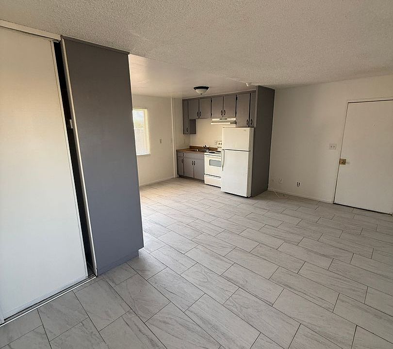 2nd image of 13704-13728 Avenida Hermosa #13712