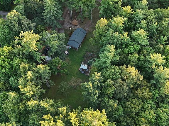 3rd image of 1406 Balsam Ln