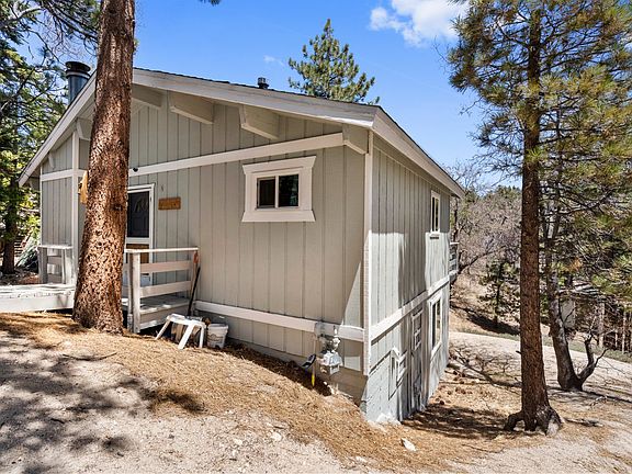 5th image of 609 Dahlia Dr