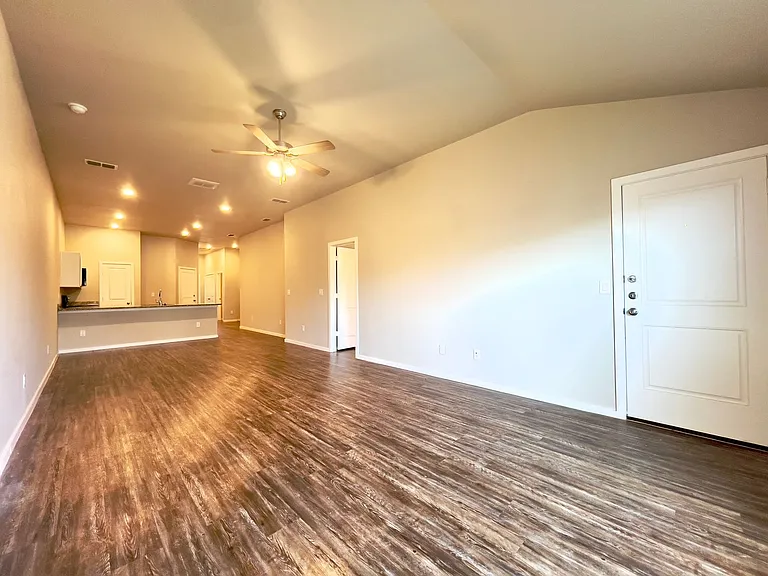 2118 N Avenue K #B — Photo 29