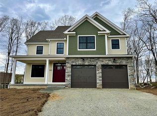 200 Edgewater Cir, East Hampton, CT 06424