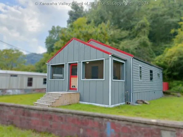 344 Cabin Creek Rd, Eskdale, WV 25075