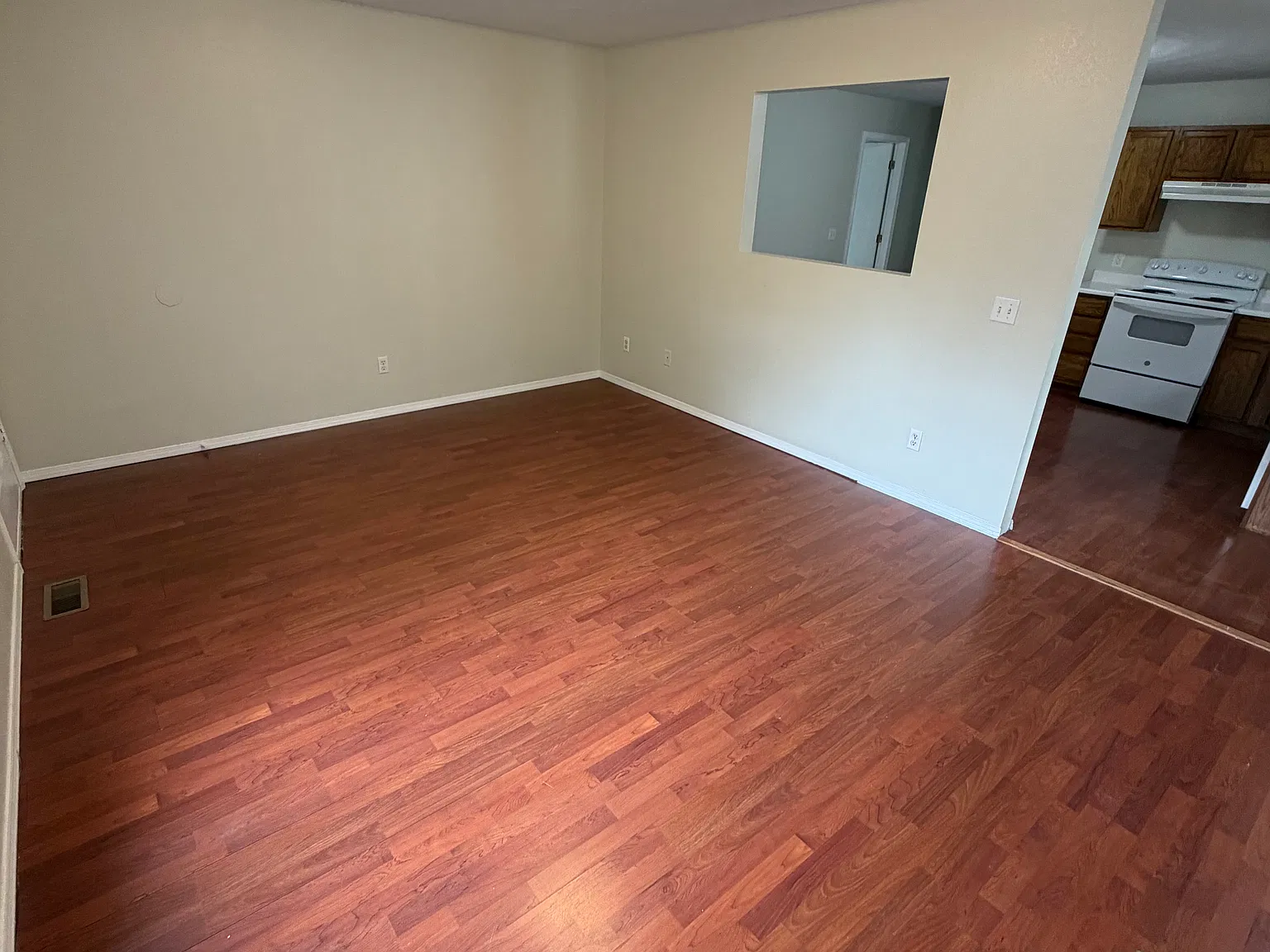 3 bed, 1140 sqft, $1,400 — Photo 2