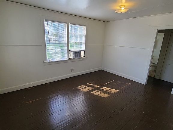 2nd image of 1829-1831 N Madison St