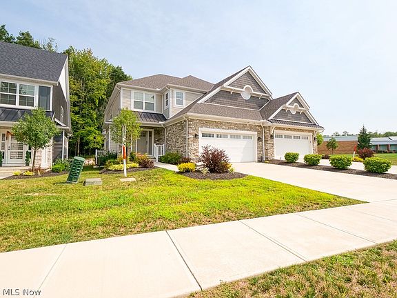 3rd image of 143 Town Centre Dr