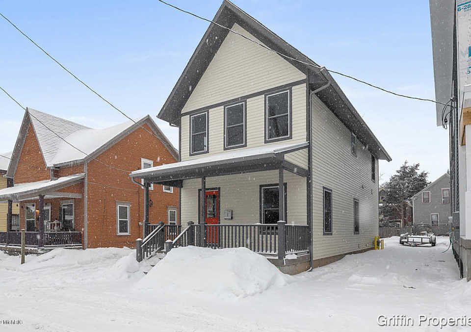 1st image of 305 Donald Pl SE