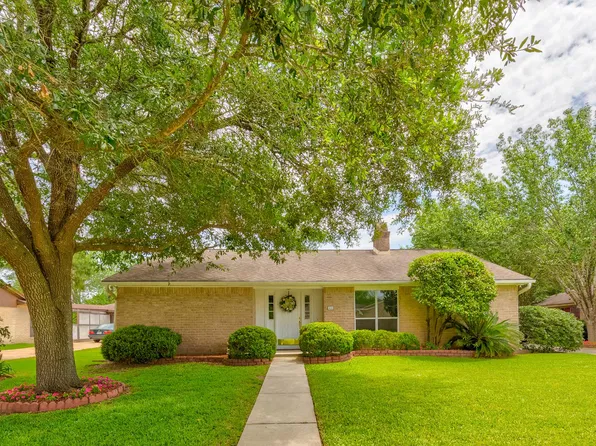 428 Broadmoor St, Friendswood, TX 77546