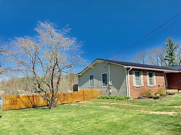 2nd image of 207 Lisa Ln