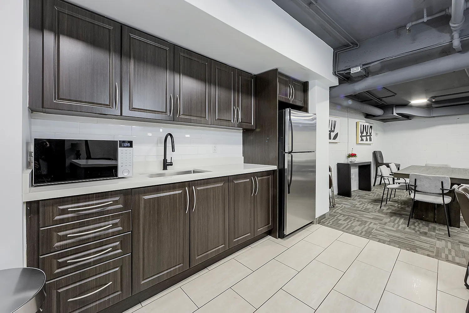 200 Dufferin St — Photo 1