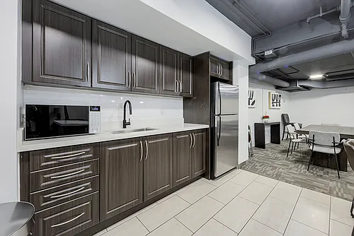 200 Dufferin St Photo 1