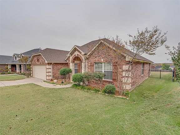 3rd image of 2723 Pinnacle Dr