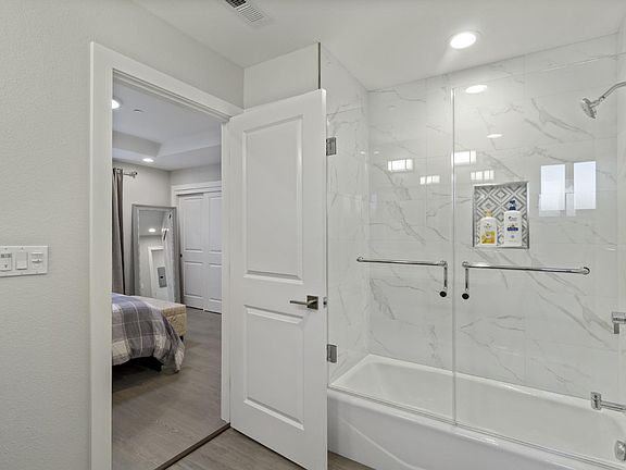 4th image of 499 Clifton Ave