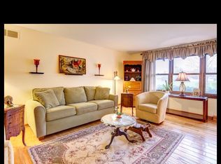 824 Hiawatha Ct, Elgin, IL 60120