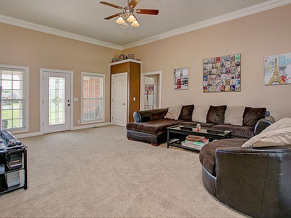 Spacious living rm. with fan