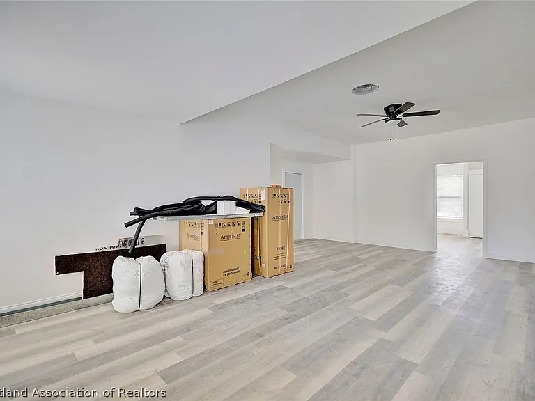 199 E Camphor St — Photo 15