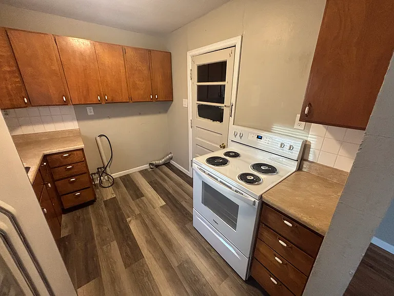 701 N Doris St — Photo 9
