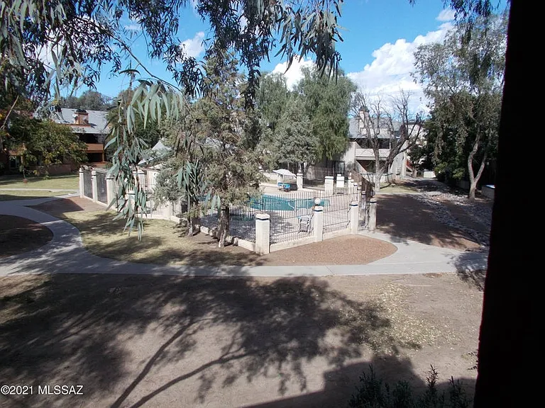 1668 W Park Wood Ln — Photo 26