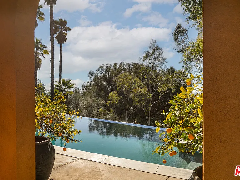 6203 Temple Hill Dr — Photo 22