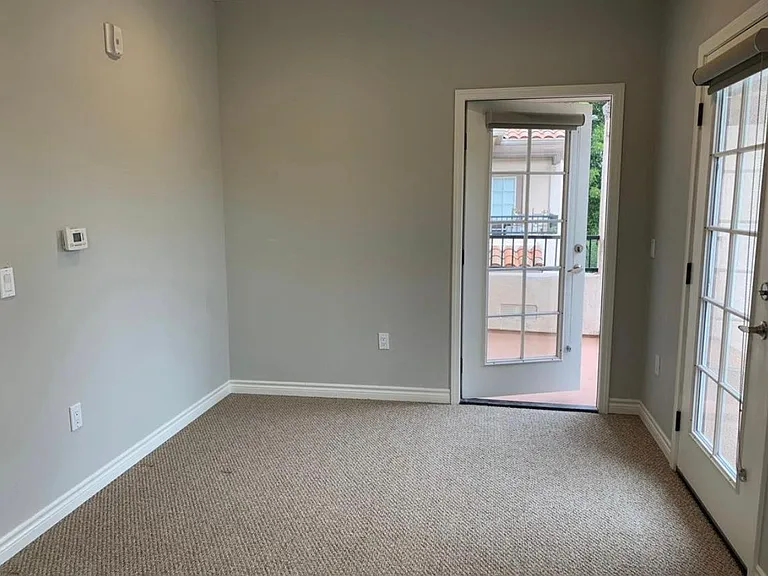 109 E McLean St — Photo 6