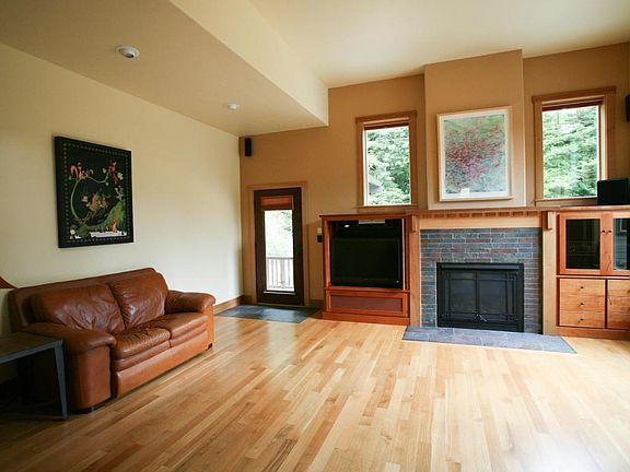 4th image of 2051 Greenwood Heights Dr