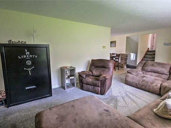 4th image of 13015 Manor Dr