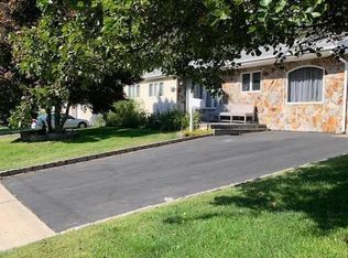 25 Brandeis Rd, Parlin, NJ 08859