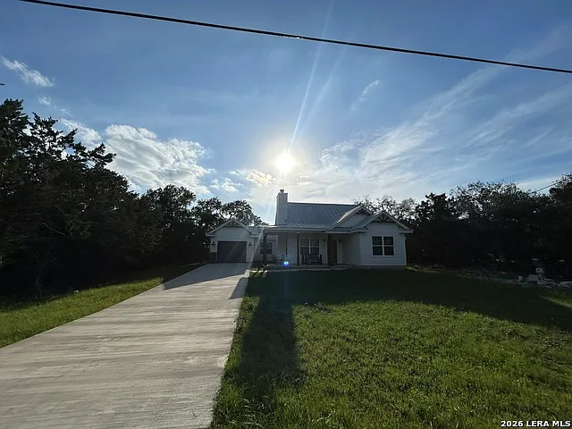 3 bed, 2.0 bath, 1293 sqft, $2,400 — Photo 4