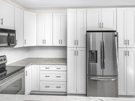 3rd image of 1601 Nectarine St APT B2