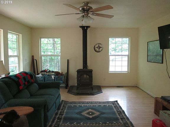 3rd image of 805 N Sundown Dr