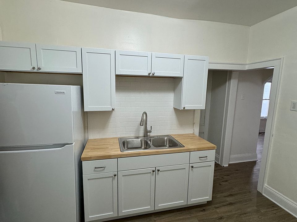 1st image of 14323 Madison Ave #10