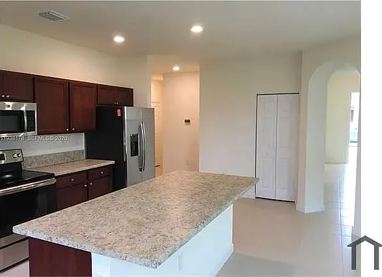 5 bed, $4,200 — Photo 3