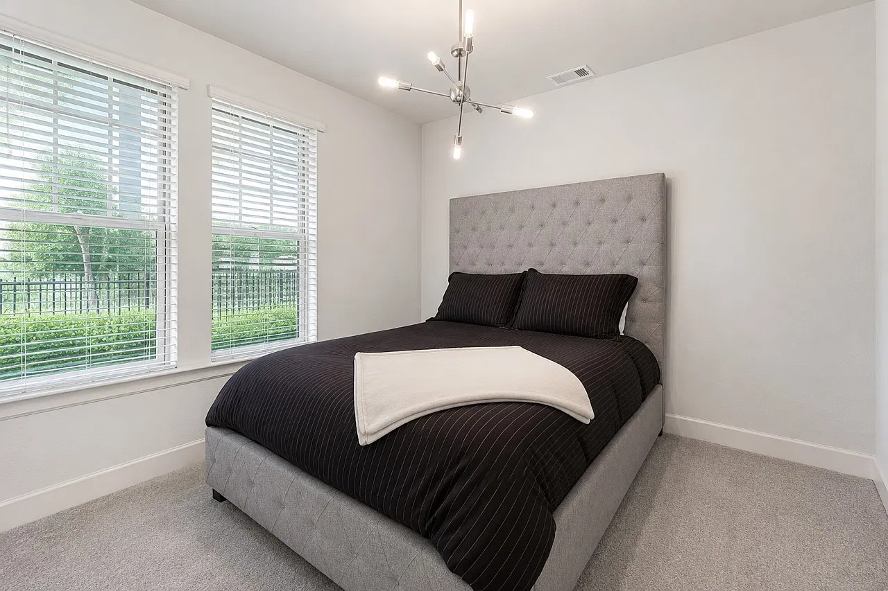 3 bed, 3.5 bath, 1935 sqft, $4,200 — Photo 4
