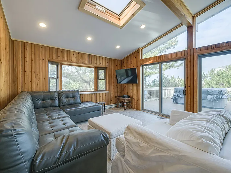 826 Dune Rd — Photo 9