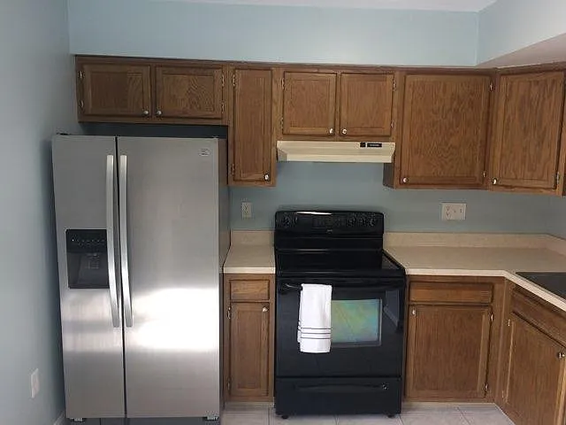 9614 Hingston Downs — Photo 36
