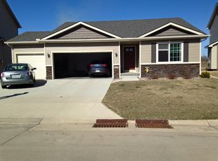 1115 Bellflower Dr, Carlisle, IA 50047