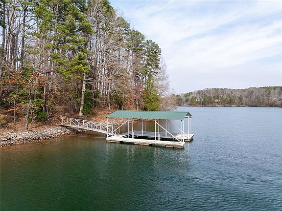 2nd image of 537 Peninsula Rd