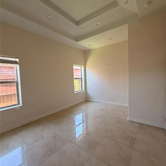 5200 N Huisache Ave — Photo 15