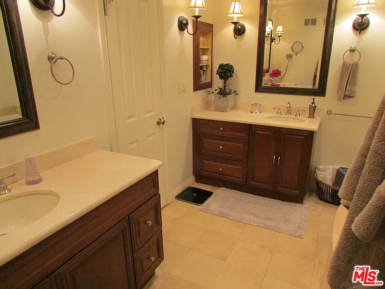 1550 Greenfield Ave #201 — Photo 12