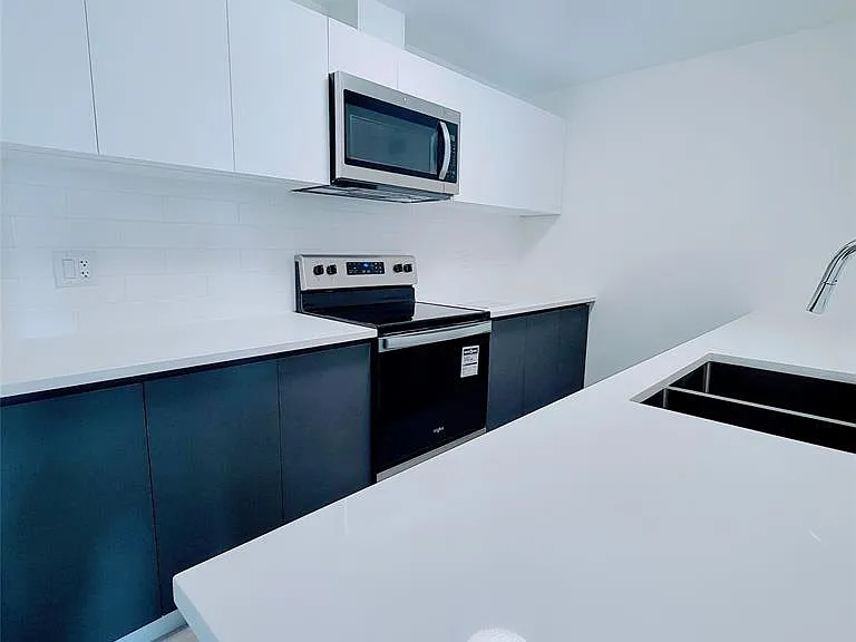 3340 Stella Cres #318 — Photo 6