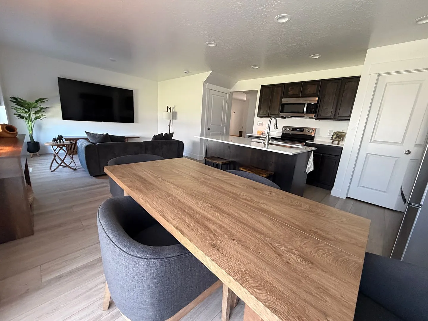 Welcome to this beautiful home in Mapleton — Photo 3