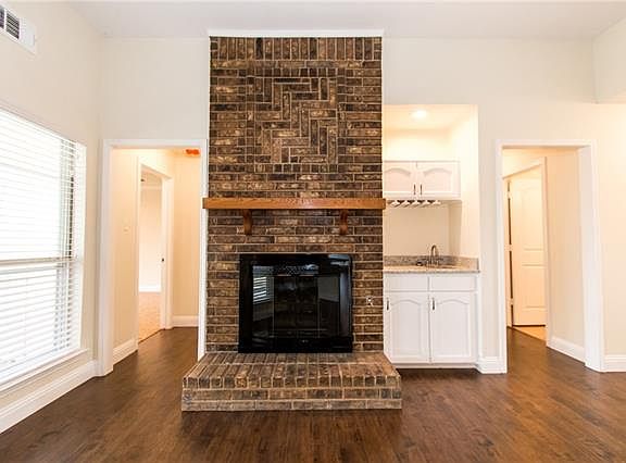 4th image of 7841 Cortland Ave