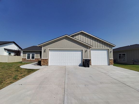 2nd image of 921 Thunder Mountain St