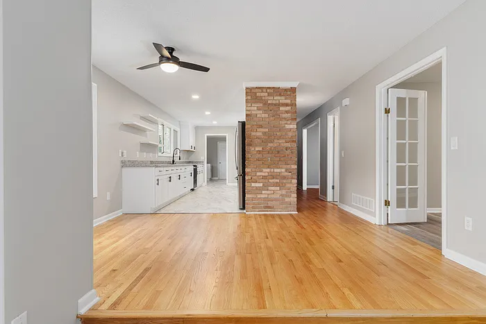 400 Derby Ln — Photo 20