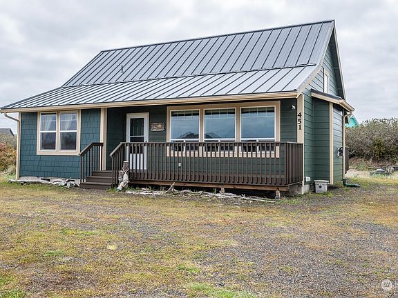 5th image of 451 Skylark Street
